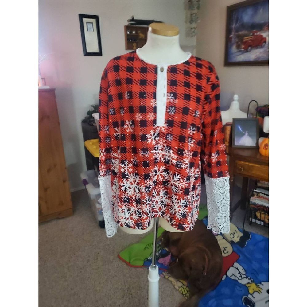 NWOT BELILY CHRISTMAS TOP
